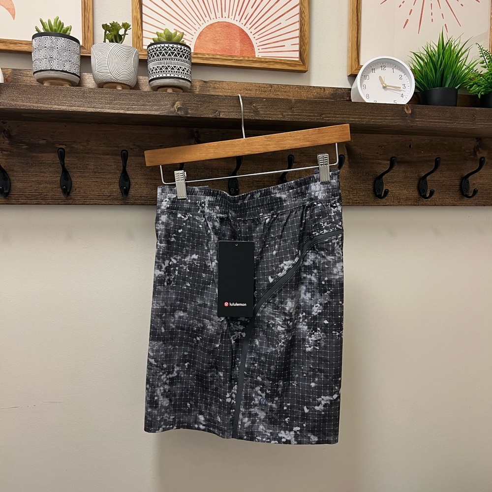 NWT lululemon Men’s Pace Breaker *LL 7” Shorts, Size XXL